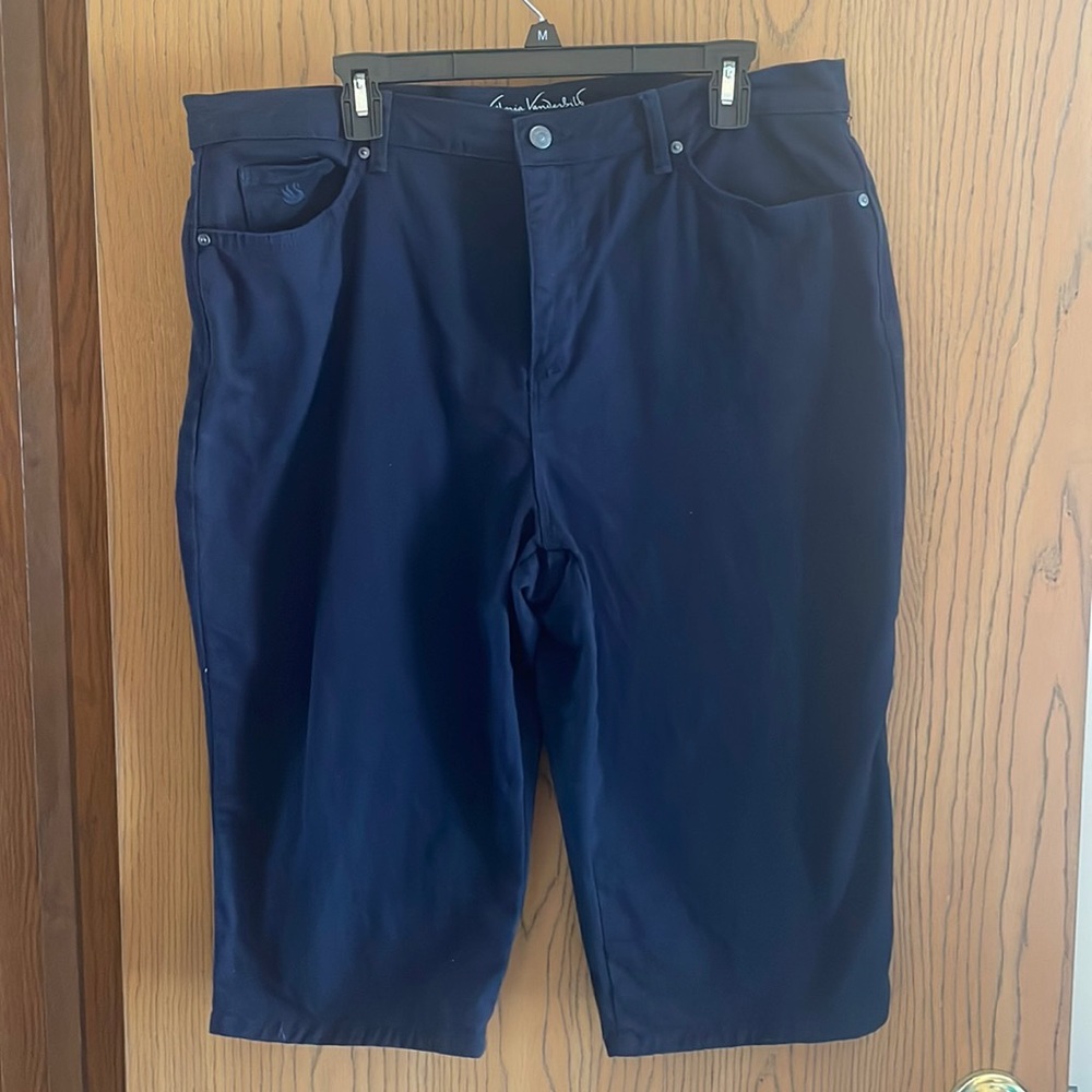 Gloria Vanderbilt skimmers NAVY 16